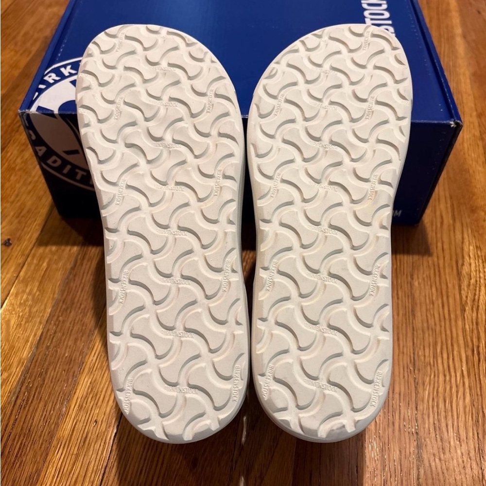New Birkenstock sz
38 L7/M5 Unisex Bend Low Top White
Leather Sneakers - Picture 4 of 5